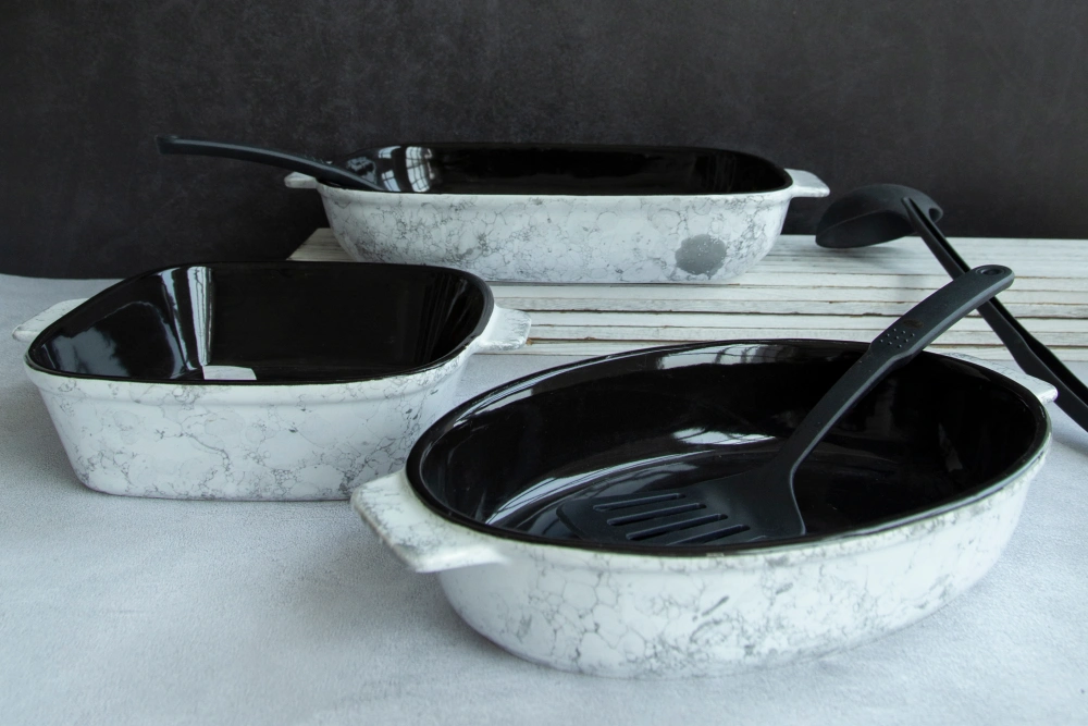 Glass vs Ceramic Bakeware