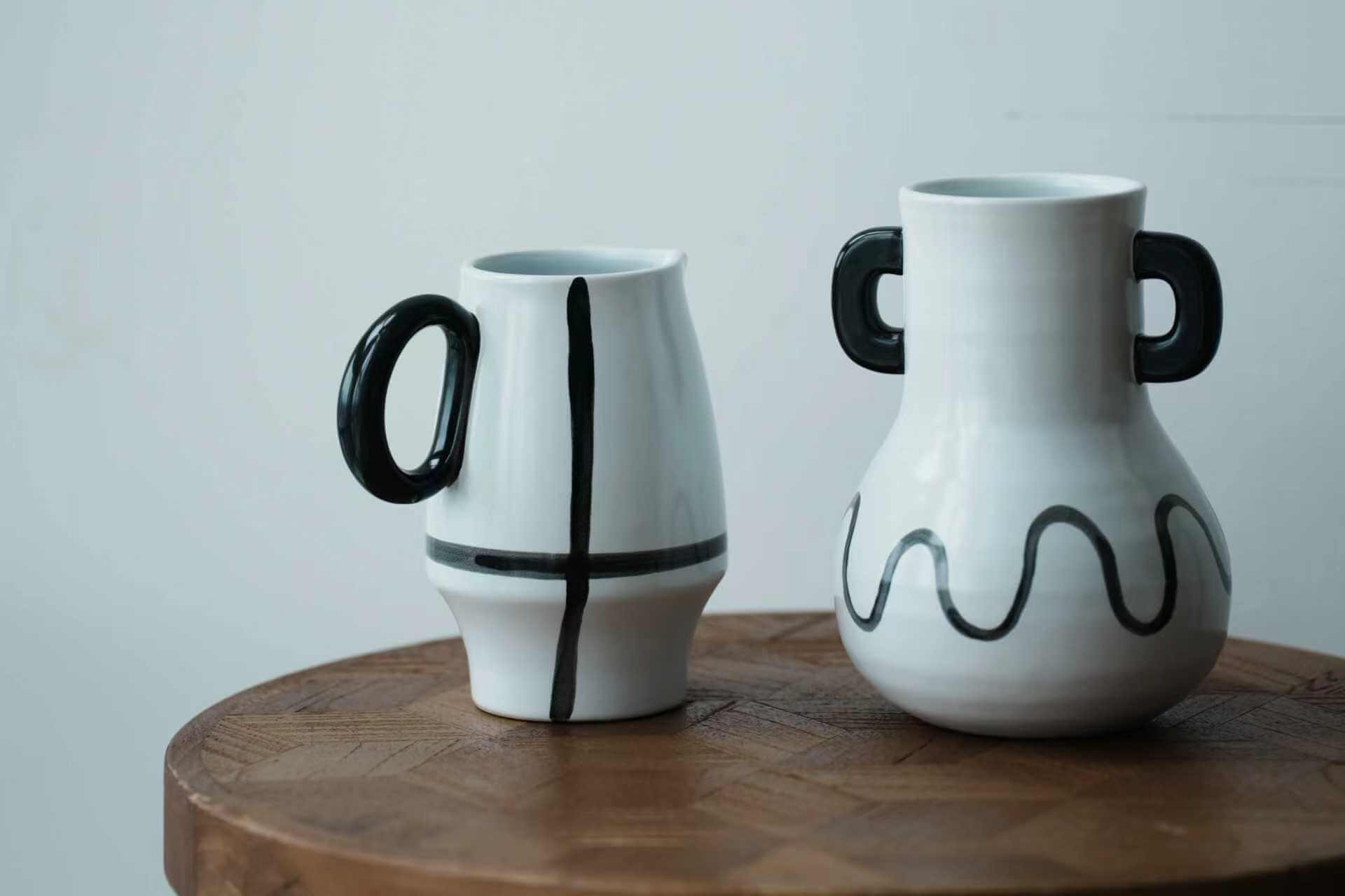 時代を超えた青と白の陶器装飾の芸術