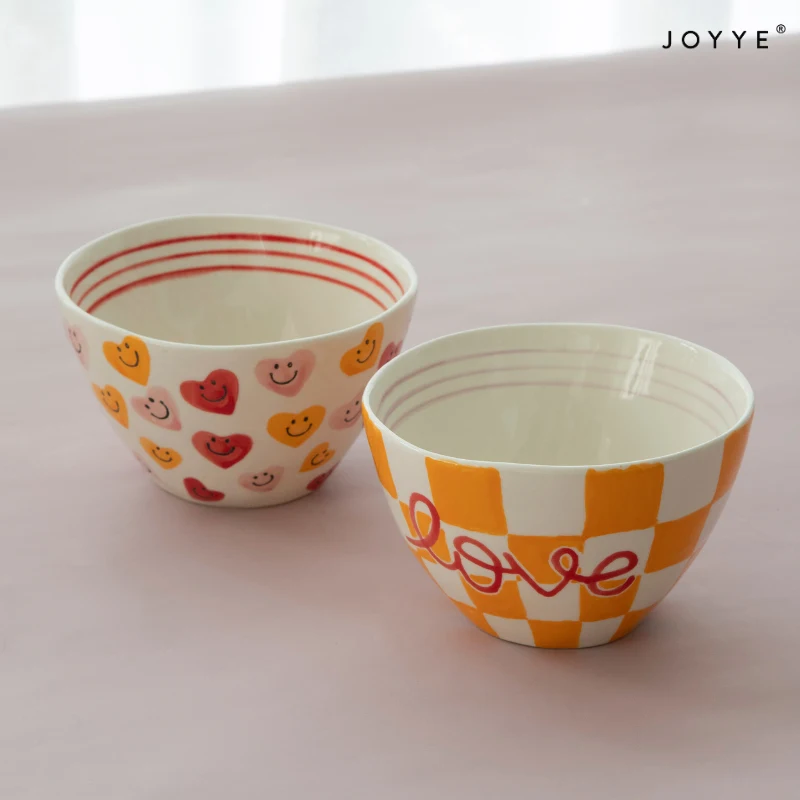 Hand-painted Lovely and Heart Pattern Ceramic Bowl