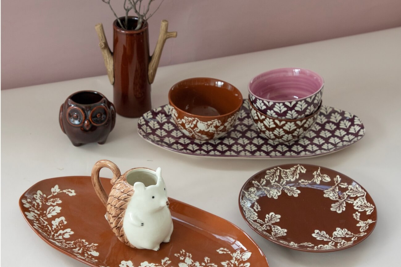 時代を超えた青と白の陶器装飾の芸術