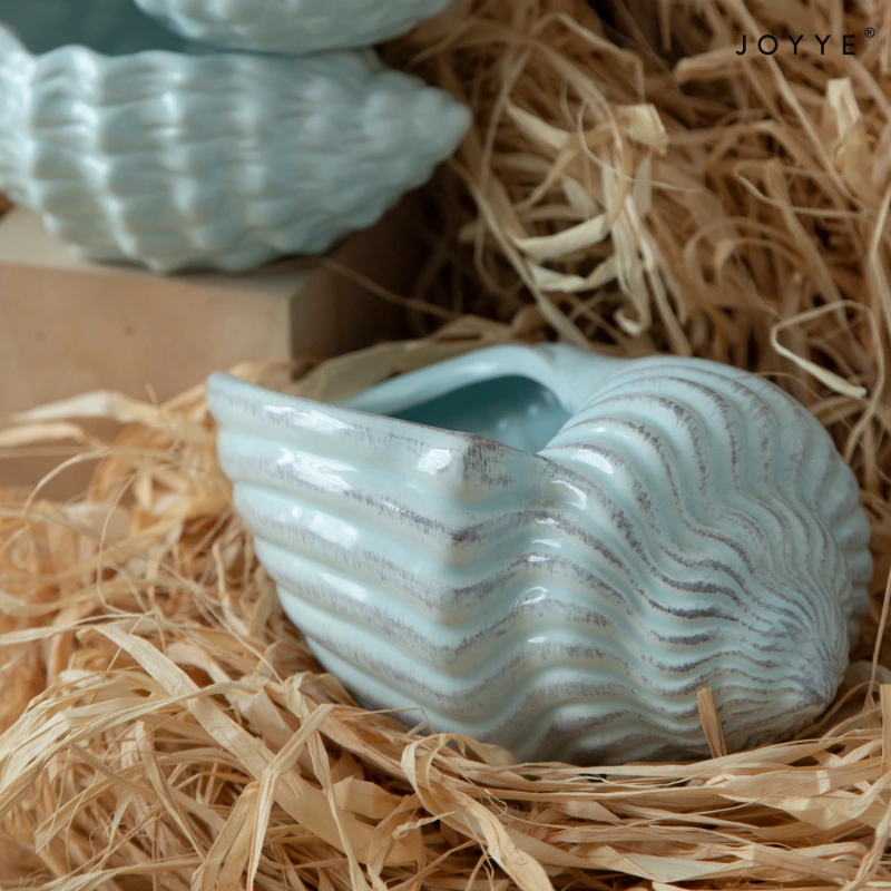 Irregular Embossed Conch-shell Ceramic Vase