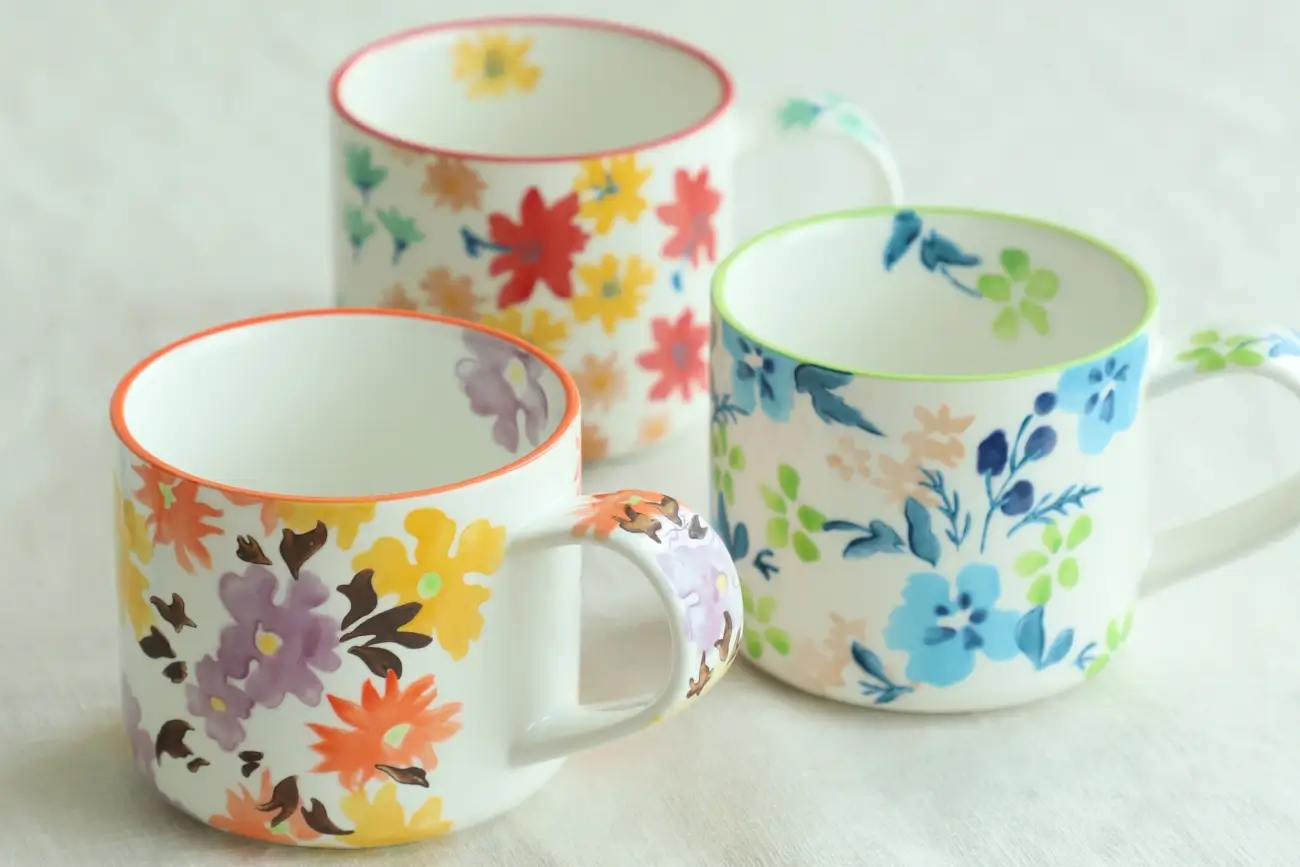 花瓶が陶器製か磁器製かを見分けるにはどうすればいいですか?