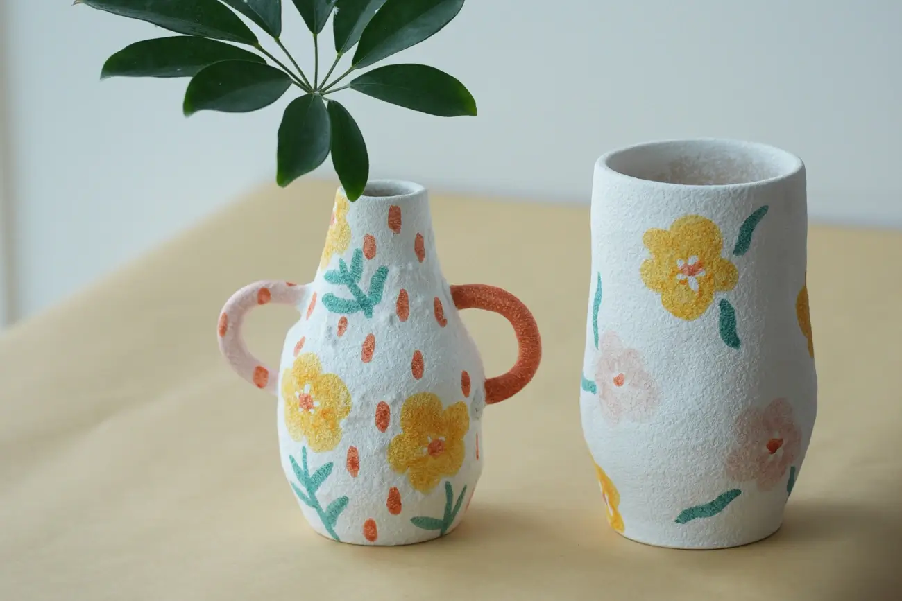 Ceramic vs Glass Vases: Which One Is Better for Home Styling?
