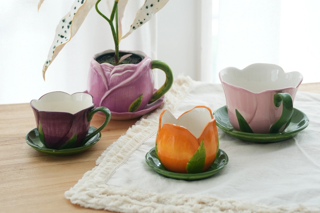 時代を超えた青と白の陶器装飾の芸術