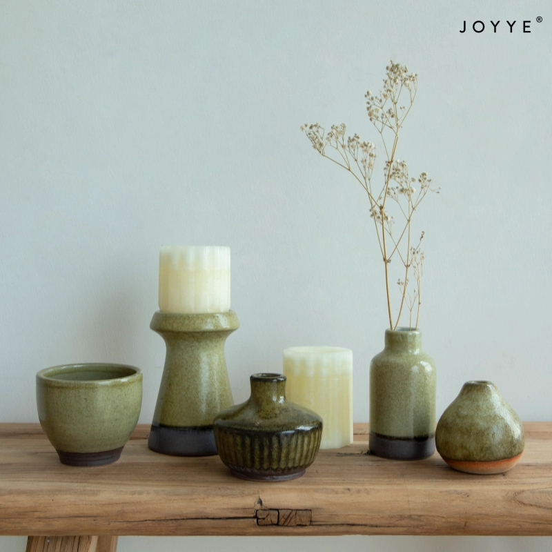 Collection de vases et bougeoirs en céramique vert sauge rétro OEM