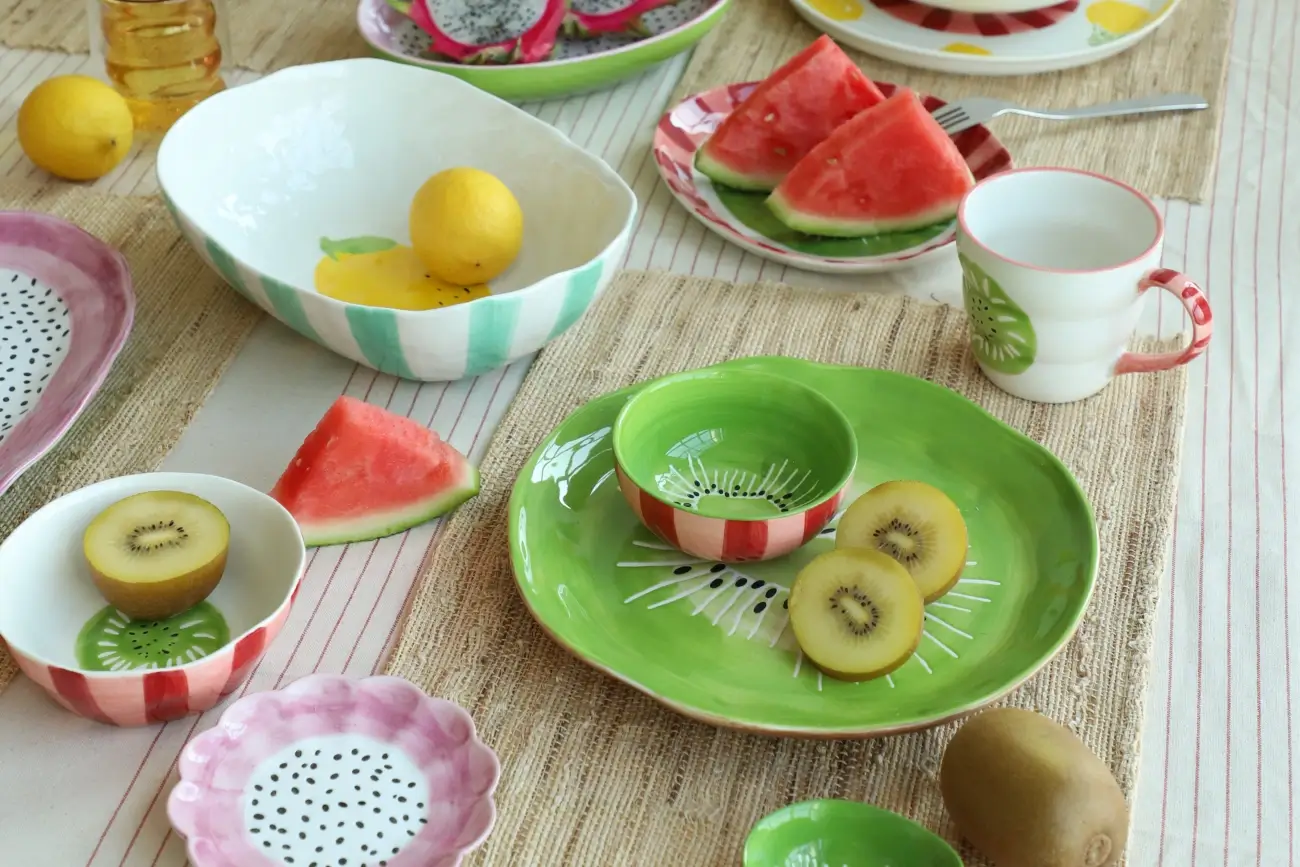 時代を超えた青と白の陶器装飾の芸術